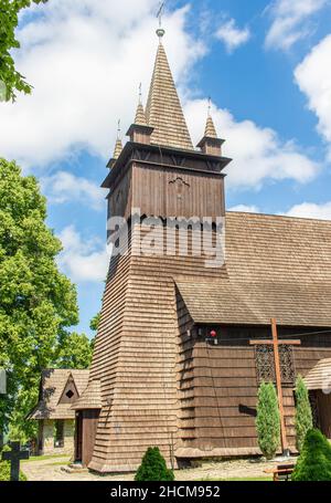 Orawka, Pologne - achevée en 1650, l'église Jean-Baptiste est l'une des plus belles églises en bois du sud de la Pologne Banque D'Images