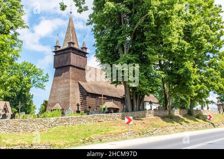 Orawka, Pologne - achevée en 1650, l'église Jean-Baptiste est l'une des plus belles églises en bois du sud de la Pologne Banque D'Images