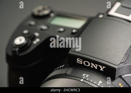 Gros plan du Cyber-shot DSC-RX10 M4 DE SONY Banque D'Images