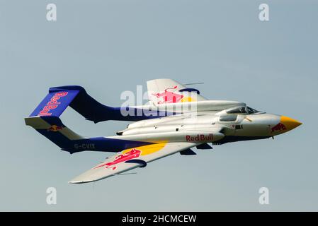 De Havilland Sea Vixen classique, avion à réaction vintage.Jeu de couleurs Red Bull.DH110 chasseur naval basé sur un porte-avions Sea Vixen.Chasseur à deux flèches Banque D'Images