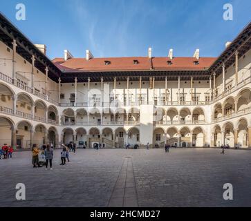 Cour à arcades du château de Wawel - Royal Private Apartments and State Rooms - Cracovie, Pologne Banque D'Images