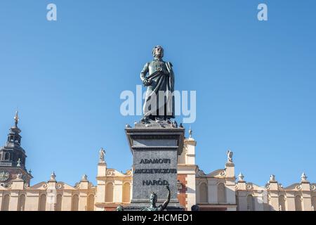 Adam Mickiewicz Monument sur la place du marché principal - Cracovie, Pologne Banque D'Images