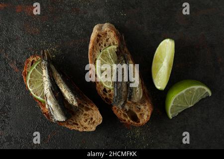 Délicieux sandwichs avec des rats sur fond texturé Banque D'Images