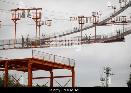 Braila, Roumanie - 26 août 2021 : chantier du pont de Braila, pont sur le Danube entre Braila et la rive opposée du Riv Banque D'Images