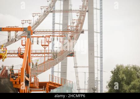 Braila, Roumanie - 26 août 2021 : chantier du pont de Braila, pont sur le Danube entre Braila et la rive opposée du Riv Banque D'Images