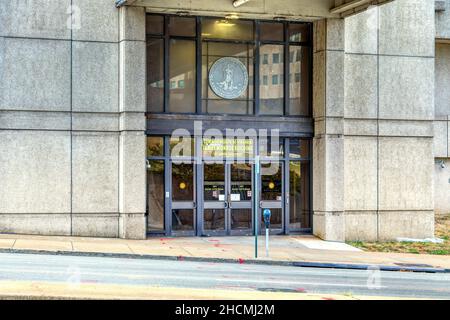 Le bâtiment James Monroe, le gratte-ciel le plus haut de Richmond, est en pleine démolition alors que le gouvernement de l'État envisage de moderniser ses bureaux. Banque D'Images