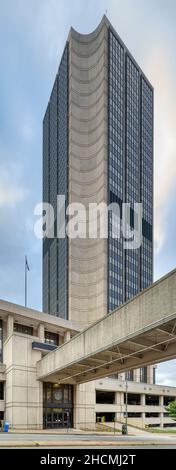 Le bâtiment James Monroe, le gratte-ciel le plus haut de Richmond, est en pleine démolition alors que le gouvernement de l'État envisage de moderniser ses bureaux. Banque D'Images