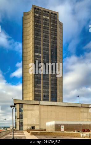 Le bâtiment James Monroe, le gratte-ciel le plus haut de Richmond, est en pleine démolition alors que le gouvernement de l'État envisage de moderniser ses bureaux. Banque D'Images