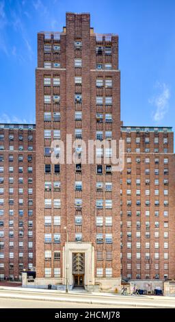 West Hospital, VCU Medical Center, tour art déco de 17 étages, demeure parmi les plus hauts bâtiments de Richmond. Banque D'Images