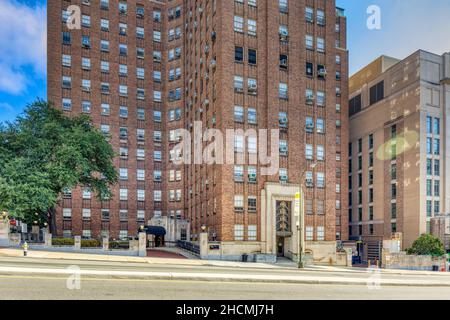 West Hospital, VCU Medical Center, tour art déco de 17 étages, demeure parmi les plus hauts bâtiments de Richmond. Banque D'Images