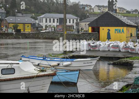 Bantry, West Cork, Irlande.130H décembre 2021.Met Eireann a publié un avertissement météorologique jaune pour Cork, en prévision de fortes pluies qui conduiront à des inondations localisées.Credit: Karlis Dzjamko News/Alay Live News Banque D'Images