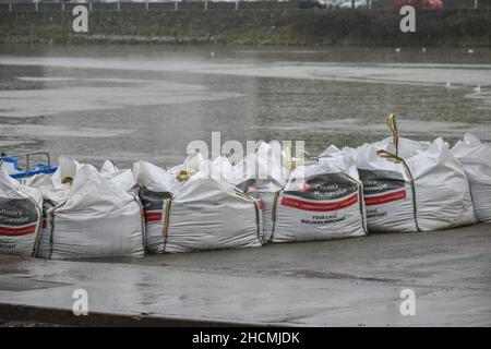 Bantry, West Cork, Irlande.130H décembre 2021.Met Eireann a publié un avertissement météorologique jaune pour Cork, en prévision de fortes pluies qui conduiront à des inondations localisées.Credit: Karlis Dzjamko News/Alay Live News Banque D'Images