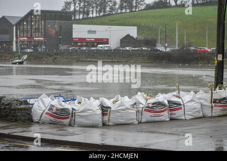 Bantry, West Cork, Irlande.130H décembre 2021.Met Eireann a publié un avertissement météorologique jaune pour Cork, en prévision de fortes pluies qui conduiront à des inondations localisées.Credit: Karlis Dzjamko News/Alay Live News Banque D'Images