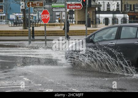 Bantry, West Cork, Irlande.130H décembre 2021.Met Eireann a publié un avertissement météorologique jaune pour Cork, en prévision de fortes pluies qui conduiront à des inondations localisées.Credit: Karlis Dzjamko News/Alay Live News Banque D'Images