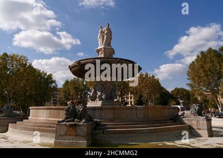 Fontaine de la Rotonde, fontaine est surmontée de 3 femmes représentant Justice, Agriculture et les Beaux Arts, Aix-en-Provence, France Banque D'Images