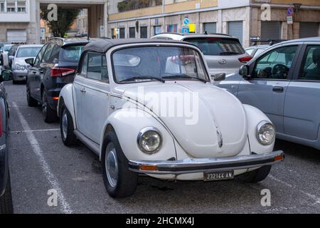 terni,italie février 20 2021:voiture de scarabée vintage encore en usage Banque D'Images