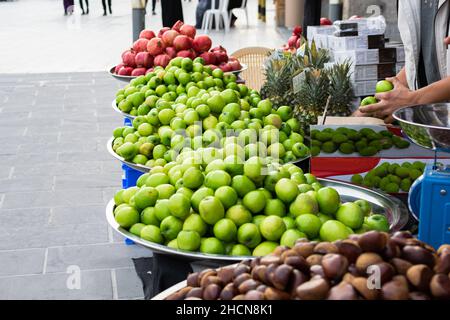 marché local des fruits et des noix Banque D'Images