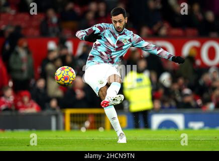 Dwight McNeil de Burnley s'échauffe avant le lancement du match de la Premier League à Old Trafford, Manchester.Date de la photo: Jeudi 30 décembre 2021. Banque D'Images