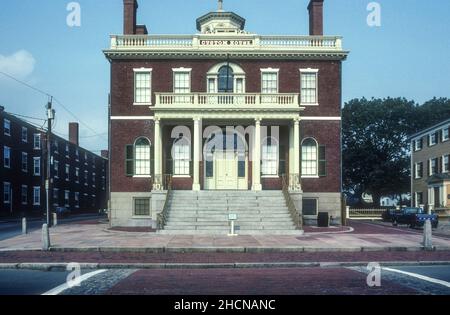 1990 photo d'archive de la maison personnalisée à Salem, Massachusetts.Il a été construit en 1819 à l'angle des rues Orange et Derby. Banque D'Images