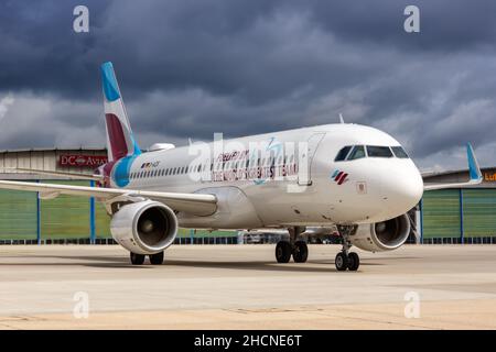 Stuttgart, Allemagne - 11 septembre 2021 : avion Eurowings Airbus A320 à l'aéroport de Stuttgart (STR) en Allemagne. Banque D'Images