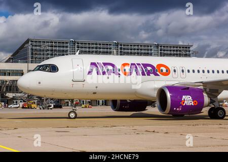 Stuttgart, Allemagne - 11 septembre 2021 : avion Airbus A320neo d'Air Cairo à l'aéroport de Stuttgart (STR) en Allemagne. Banque D'Images