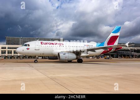 Stuttgart, Allemagne - 11 septembre 2021 : avion Eurowings Airbus A319 à l'aéroport de Stuttgart (STR) en Allemagne. Banque D'Images