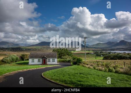 Vue sur les montagnes du parc national du Connemara, Irlande Banque D'Images