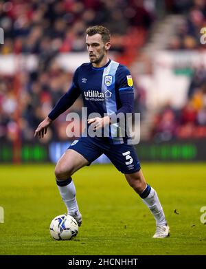 Harry Toffolo de Huddersfield Town lors du match de championnat Sky Bet au City Ground, Nottingham.Date de la photo: Jeudi 30 décembre 2021. Banque D'Images