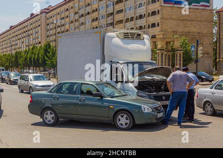 GROZNY, RUSSIE - 26 JUIN 2018 : accident de la route à Grozny, Russie Banque D'Images