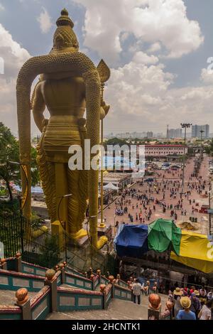 KUALA LUMPUR, MALAYISA - 30 MARS 2018 : statue de Lord Murugan devant l'entrée des grottes de Batu à Kuala Lumpur, en Malaisie Banque D'Images