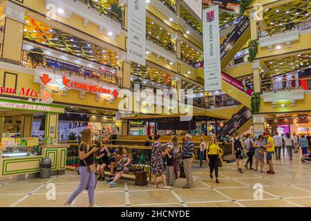 EKATERINBOURG, RUSSIE - 3 JUILLET 2018 : intérieur du passage du centre commercial à Ekaterinbourg, Russie Banque D'Images