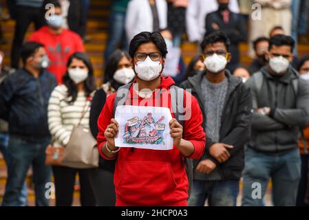 New Delhi, Inde.30th décembre 2021.NEW DELHI, INDE - DÉCEMBRE 30 : les médecins résidents protestent contre le retard dans le conseil NEET-PG 2021, à l'hôpital Lady Hardinge le 30 décembre 2021 à New Delhi, Inde.(Photo par Amal KS/Hindustan Times/Sipa USA) crédit: SIPA USA/Alay Live News Banque D'Images