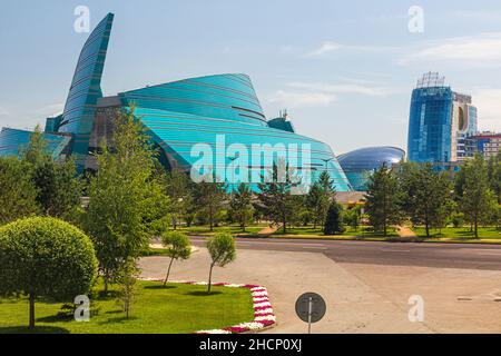 ASTANA, KAZAKHSTAN - 9 JUILLET 2018: Kazakhstan Central concert Hall à Astana maintenant Nur-Sultan , capitale du Kazakhstan. Banque D'Images