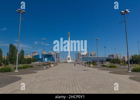 ASTANA, KAZAKHSTAN - 9 JUILLET 2018 : Palais de la créativité de Shabyt, Monument Kazakh Eli et Palais de l'indépendance sur la place de l'indépendance à Astana no Banque D'Images