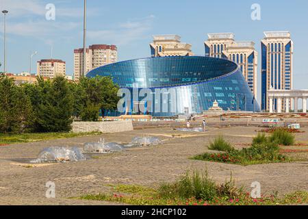 ASTANA, KAZAKHSTAN - 9 JUILLET 2018 : Palais de la créativité de Shabyt sur la place de l'indépendance à Astana maintenant Nur-Sultan , capitale du Kazakhstan. Banque D'Images