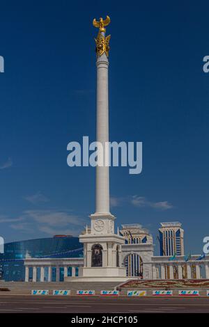 ASTANA, KAZAKHSTAN - 9 JUILLET 2018 : Monument Kazakh Eli sur la place de l'indépendance à Astana maintenant Nur-Sultan , capitale du Kazakhstan. Banque D'Images