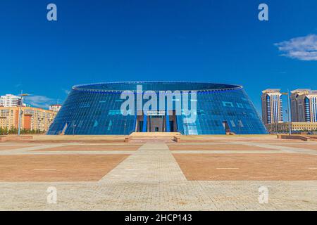 ASTANA, KAZAKHSTAN - 9 JUILLET 2018 : Palais de la créativité de Shabyt sur la place de l'indépendance à Astana maintenant Nur-Sultan , capitale du Kazakhstan. Banque D'Images