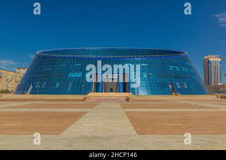 ASTANA, KAZAKHSTAN - 9 JUILLET 2018 : Palais de la créativité de Shabyt sur la place de l'indépendance à Astana maintenant Nur-Sultan , capitale du Kazakhstan. Banque D'Images