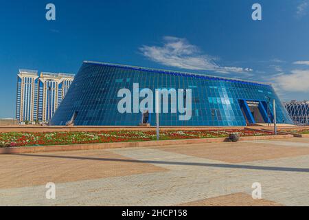 ASTANA, KAZAKHSTAN - 9 JUILLET 2018 : Palais de la créativité de Shabyt sur la place de l'indépendance à Astana maintenant Nur-Sultan , capitale du Kazakhstan. Banque D'Images