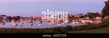 États-Unis, Massachusetts, Cape Cod, port de Harwich, vue panoramique sur le port de Wychmere au lever du soleil Banque D'Images