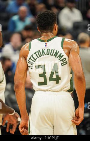 Orlando, Floride, États-Unis, 30 décembre 2021,Milwaukee Bucks avance Giannis Antetokounmpo #34 au centre Amway.(Crédit photo : Marty Jean-Louis) Banque D'Images