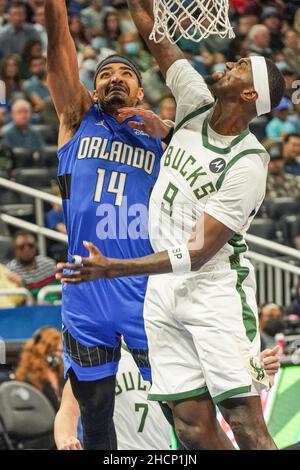 Orlando, Floride, États-Unis, 30 décembre 2021,Orlando Magic Guard Gary Harris #14 fait un panier pendant le premier trimestre à l'Amway Centre.(Crédit photo : Marty Jean-Louis) Banque D'Images