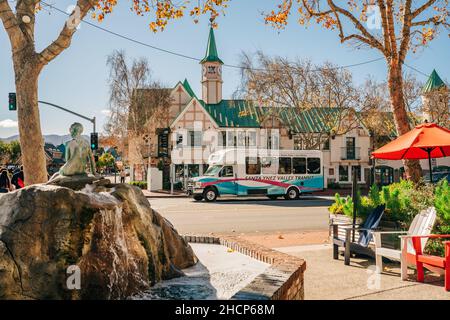 Solvang, Californie, États-Unis - 28 décembre 2021 Denmarket Square à Solvang, ville de la vallée Santa Ynez, dans le sud de la Californie, est connue pour sa tradition Banque D'Images