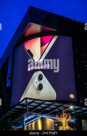 Éclairage et décoration de Noël le long d'Orchard Road, Singapour. Banque D'Images