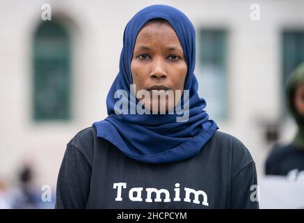 Photo du dossier datée du 25/9/2021 de Hawa Haragakiza, dont le fils de 15 ans est mort d'une seule blessure à coups de couteau sur son chemin de retour de l'école, a déclaré qu'elle ressentira toujours la douleur mais n'a pas le temps de « s'asseoir et pleurer » alors qu'elle se bat pour empêcher de nouvelles vies d'être perdues.Haragakiza, 33 ans, s'est engagé à faire campagne pour le changement après que son enfant aîné, Tamim Ian Habimana, a été tué à Woolwich, dans le sud-est de Londres, en juillet.Date de publication : vendredi 31 décembre 2021. Banque D'Images