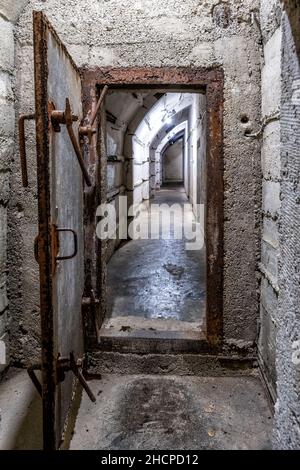 Le Musée du tunnel de la Guerre froide (également appelé tunnel de la Guerre des couleurs) est un bunker souterrain à Gjirokastra Albanie Banque D'Images