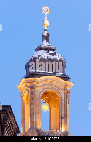 Dresde: Lanterne de toit de Frauenkirche (église notre-Dame), étoile morave (Herrnhuter Stern) comme décoration de Noël, en Saxe, Saxe, Allemagne Banque D'Images
