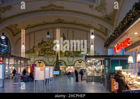 Dresde: Gare de Dresde Neustadt, décoration de Noël, dans , Saxe, Saxe,Allemagne Banque D'Images