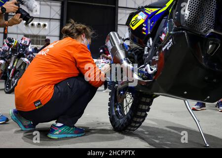 20 Koitha Veettil Harith Noah (ind), Sherco Factory, Sherco 450 SEF Rally, moto, Motul, ambiance pendant les scrutateurs administratifs et techniques de Dakar 2022, du 29 au 31 décembre 2022 à Djeddah, Arabie Saoudite - photo Julien Delfosse / DPPI Banque D'Images