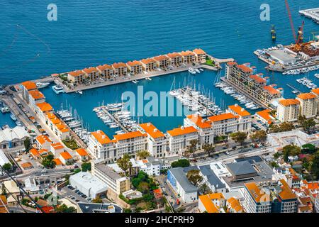 La ville et le port de Gibraltar ont vue depuis le rocher Banque D'Images